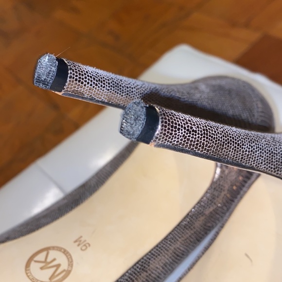 Shoes - Picture 4 of 6